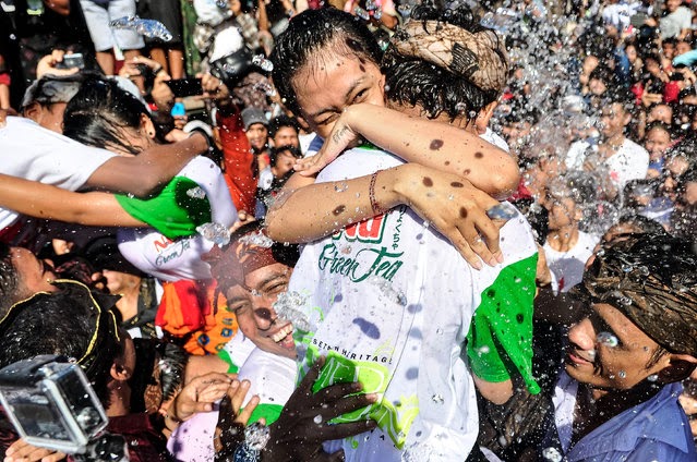 Omed Omedan is one of Bali’s most exciting events where thousands of unmarried youth come together for a mass kissing festival.For about 100 years, unmarried men and women aged between 17 to 30 