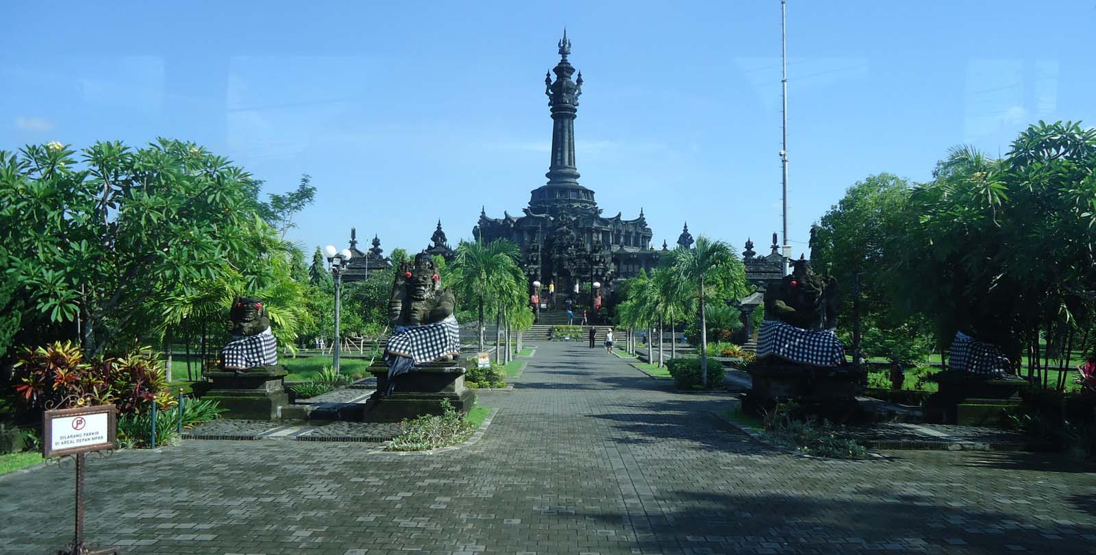 

Housed on the grounds of this impressive Lapangan
Puputan Margarana (Puputan Park) in the middle o