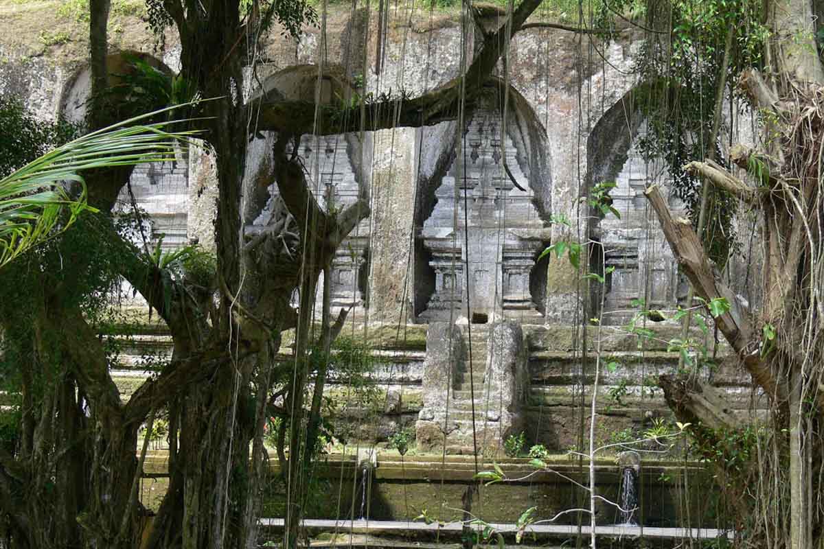 Also along the Pekerisan River gorge, northeast of Ubud and in the middle of Tampaksiring is the imp