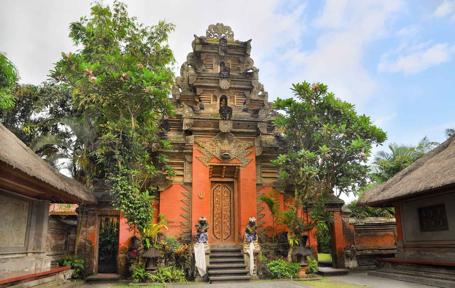 

More commonly known as the Ubud Royal Palace,
Puri Saren Agung of Sukawati was the residence of th