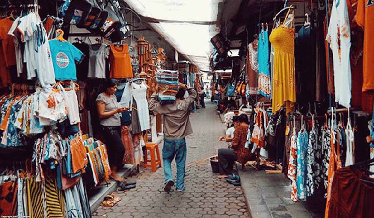 

Perhaps
the most frequented market for tourists, Kuta Art Market stretches from Jalan Bakung
Sari 