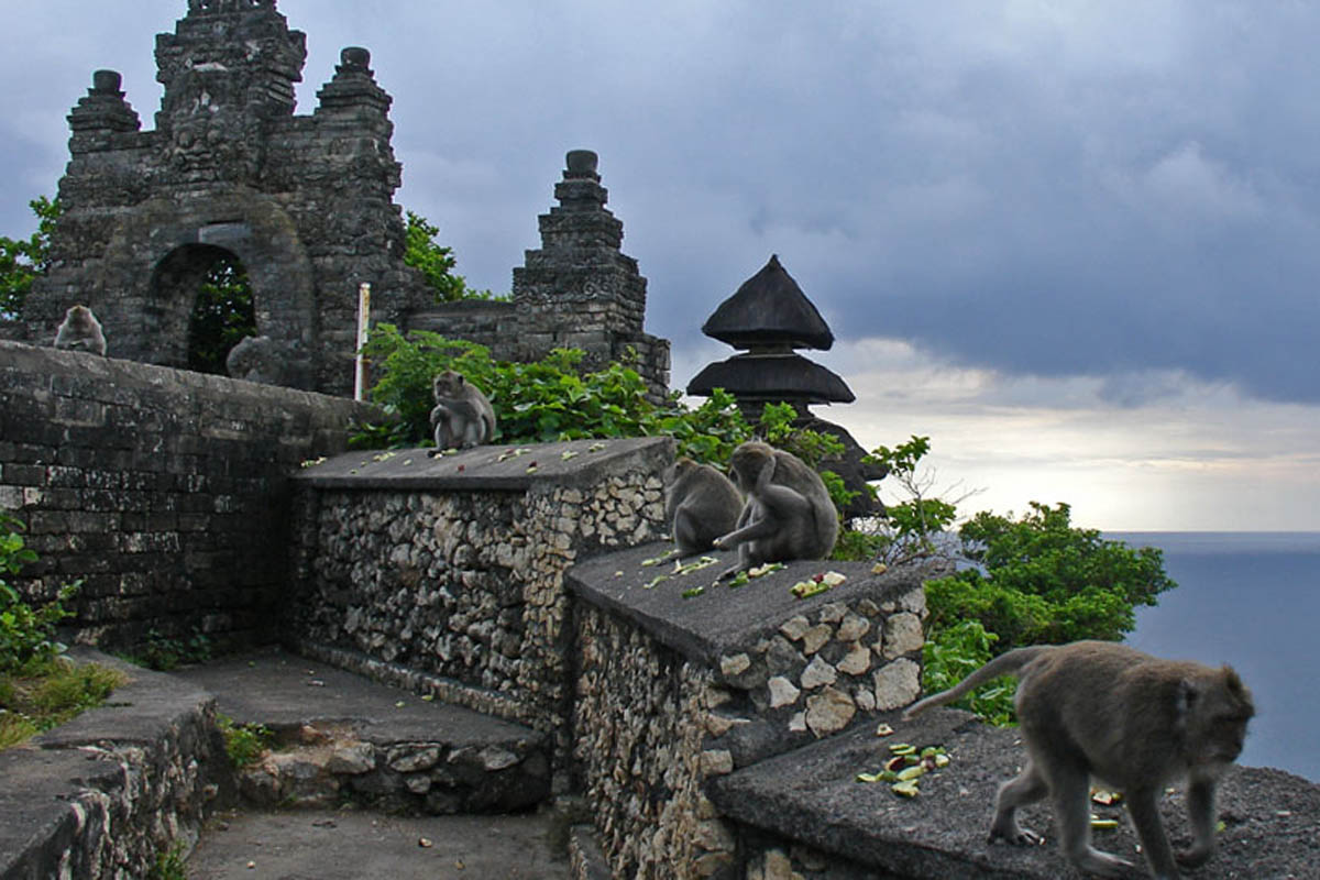 

Its name befits the spectacular nature of this
very important 11th century temple with Luhur meani