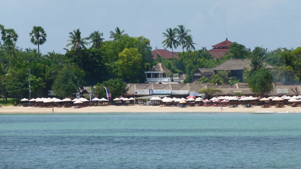 Jimbaran is just south of the airport and Kuta. This was formerly a real backwater of south
Bali, ju