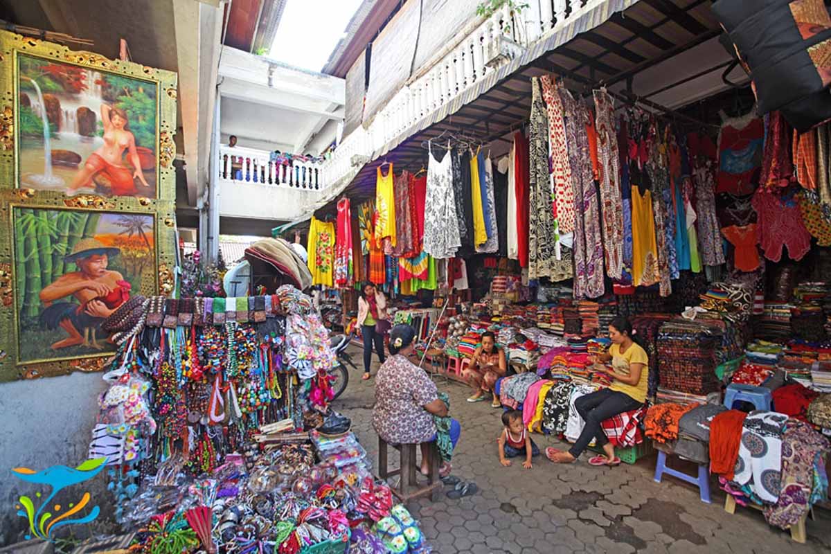 

Also known as Pasar Seni, the Sukawati Art
Market is another two-story labyrinth of tiny shops whe