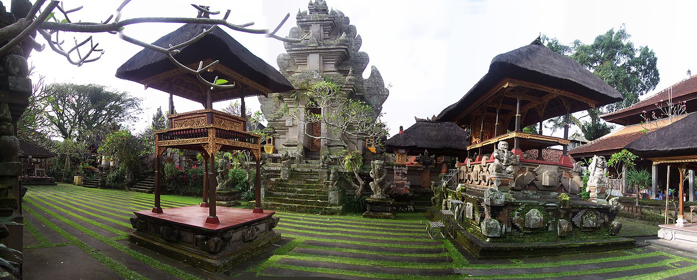 Held every year on sasih kepitu, the 7th month of the Balinese Calendar during the new
moon (therefo