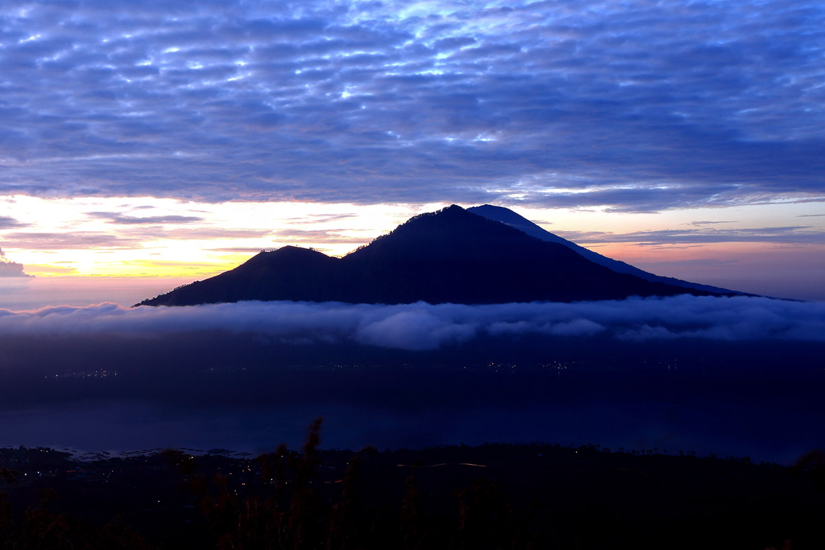 Known to the Balinese as gunungan (of the mountains), the upper
areas between the village of Pujung 