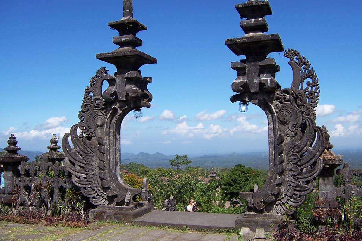 Perched nearly a thousand meters up the side of
Mount Agung, Pura Besakih is the ‘Mother Templ