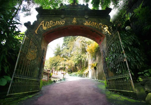 

Also known as Don Antonio Blanco Museum, this exuberant edifice
was home to prolific Catalan artis