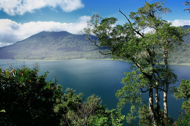 This is another inactive strato-volcano, with a height of 1,865,
in the Bedugul volcanic region to t