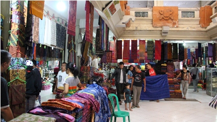 

Galiran
Market is arguably the largest and most diverse market in Bali. As the central trading
hub