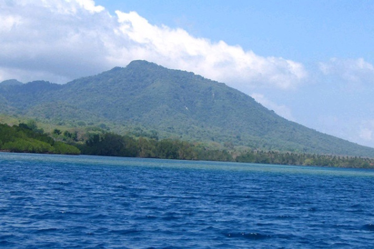 The ‘baby of the bunch’ at only 322m, Gunung
Prapat Agung shares only its name with its 