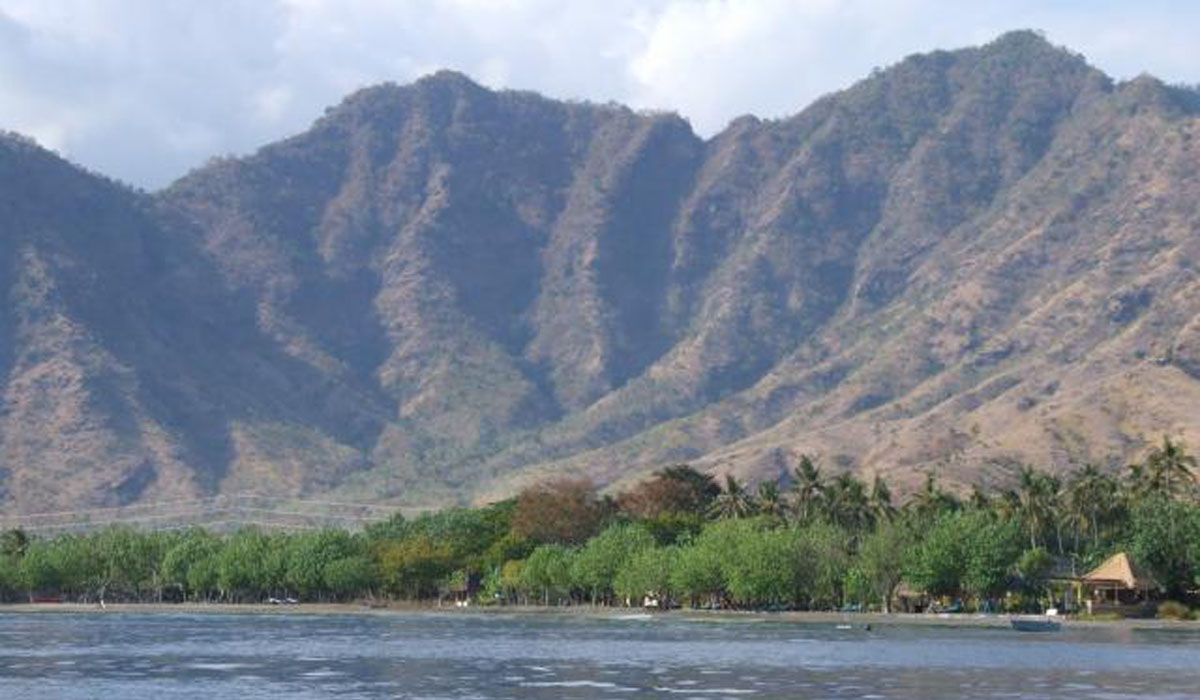 Gunung Merbuk, Bali’s fourth tallest mountain at
1,388m overlooks the Bali Sea and is situated