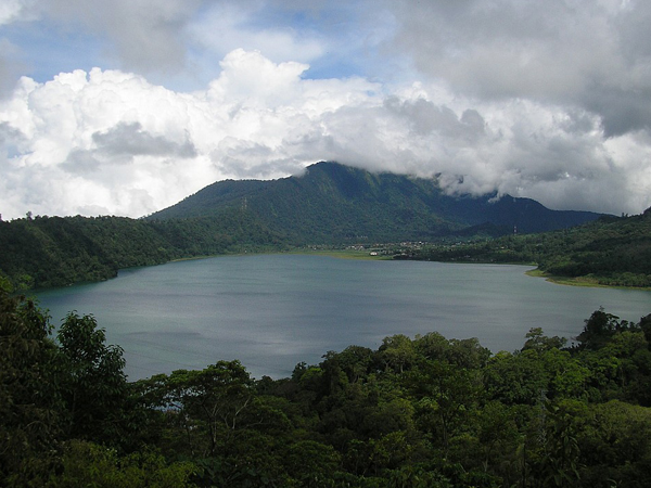

Bali’s fourth tallest peak at 2,096m is located
to the east of Lake Bratan and at the highes