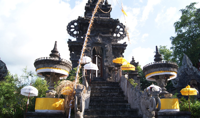 Located in Banyupoh village and built in homage
to Ida Betara Ratu Mas Melanting, this temple dedica