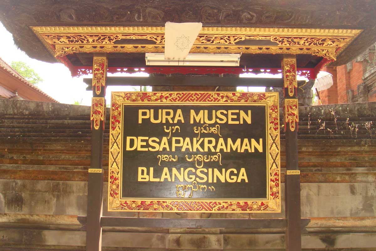 The river temple of Pura Musen is special not
for its actual edifice; although very beautiful, the t