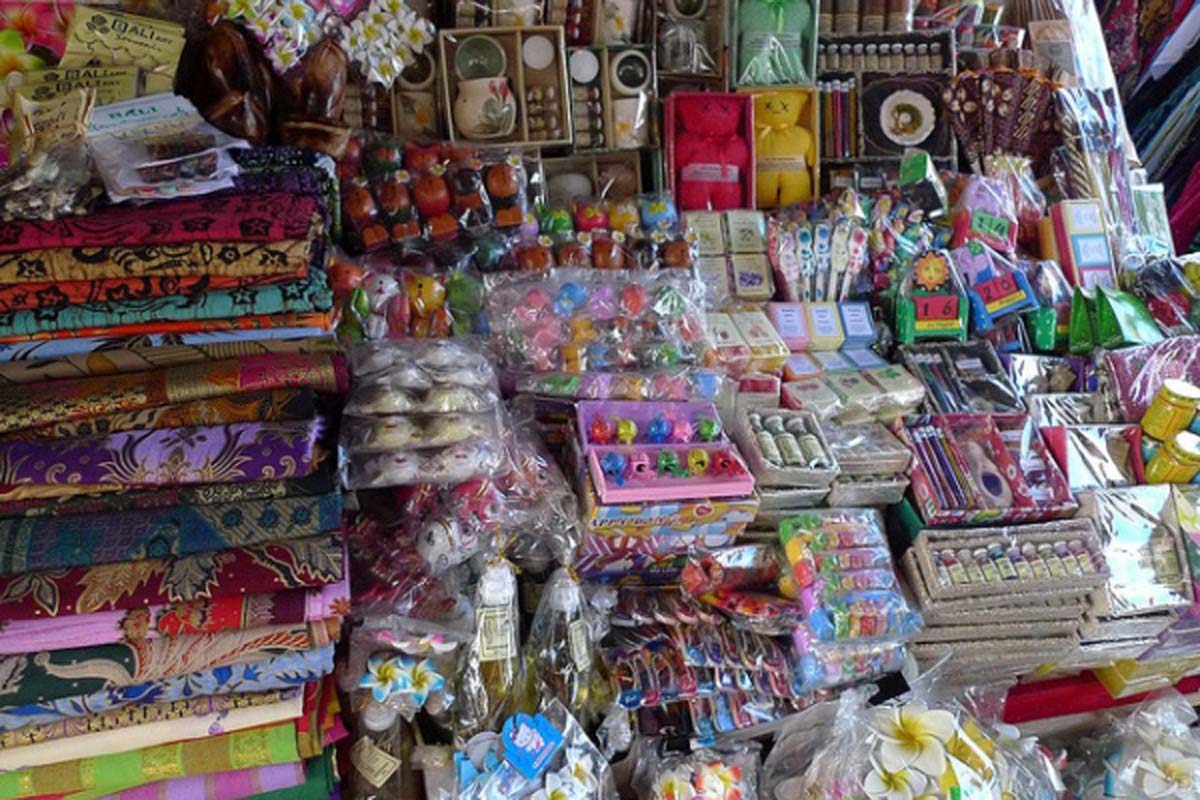 

Sukawati
Art Market is Bali’s longest standing and most prominent art market,
established in