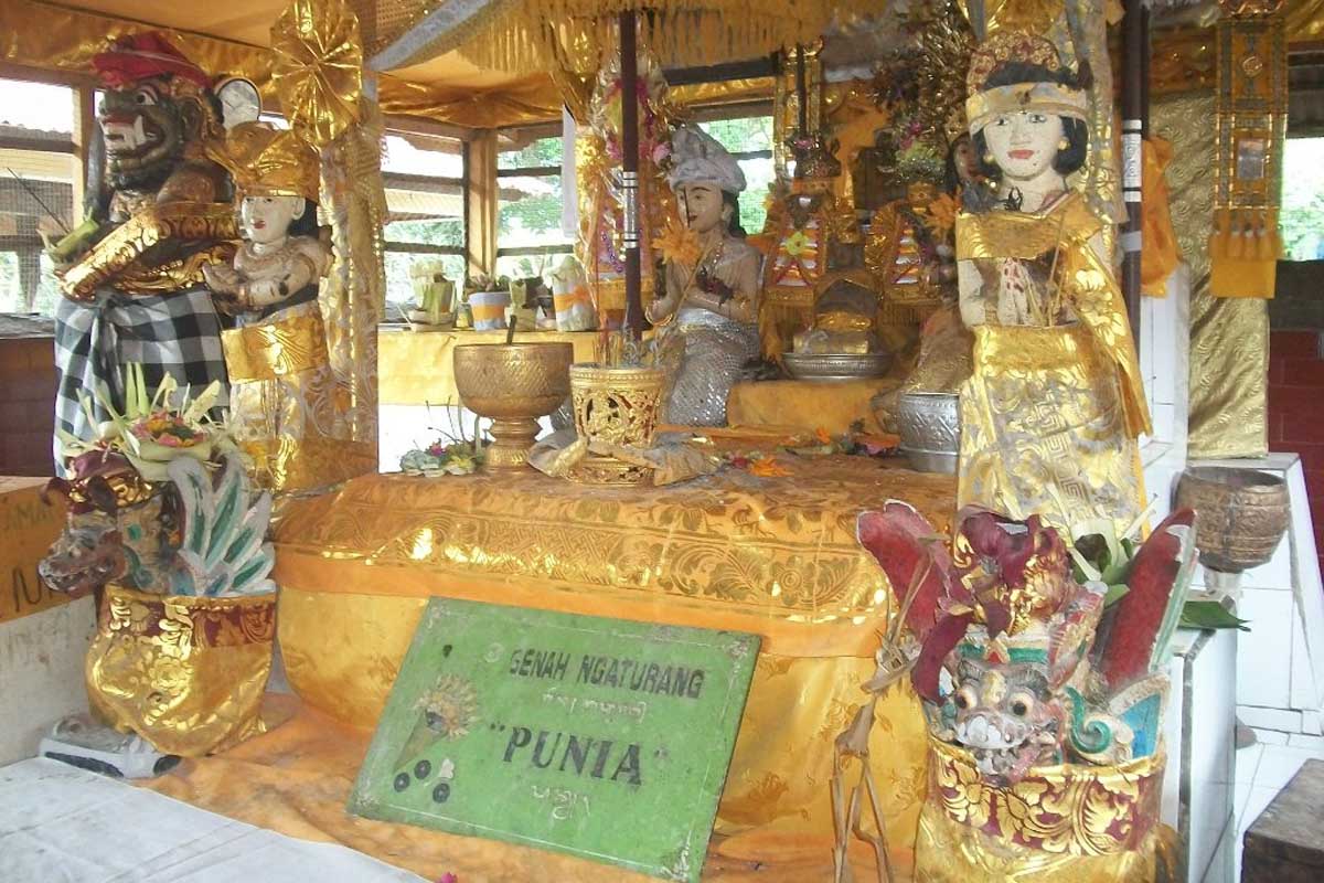 

A serene gravesite, memorial and temple situated in Gerogkak,
West Bali National Park, that honors