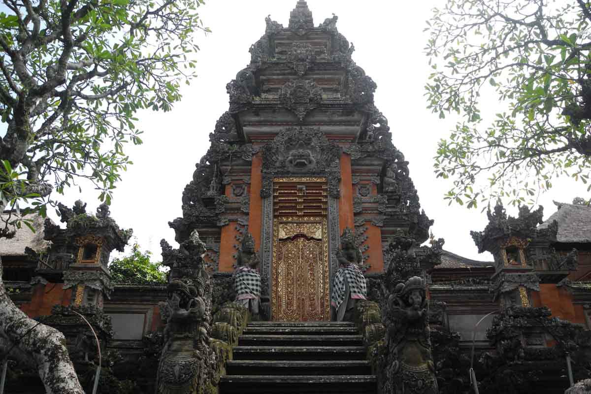 

This picturesque water palace located in
central Ubud is the seat of Ubud's royal Sukawati family.