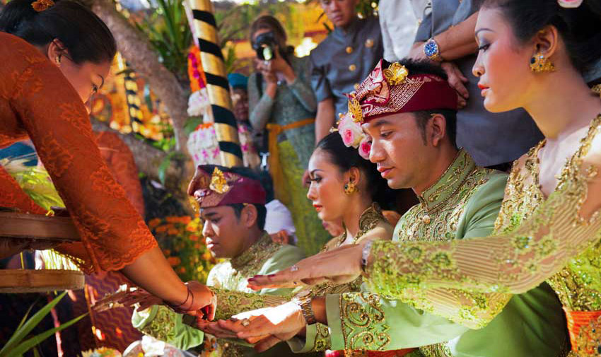 

The next big step in the
Balinese cycle of life is marriage which is regarded as the passage into 