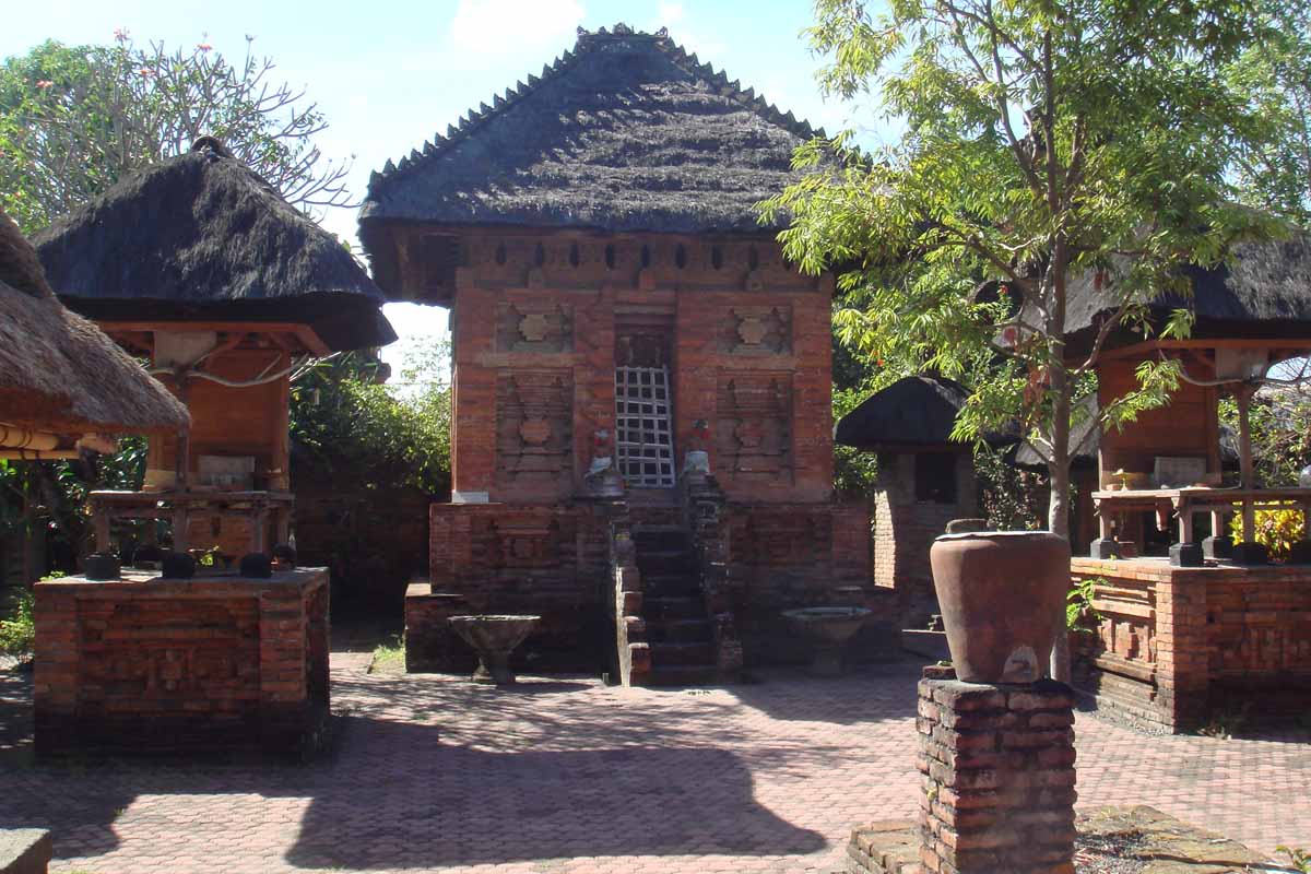 

This ancient and important temple located on
Jl. Sutomo is said to date back to the 14th century, 
