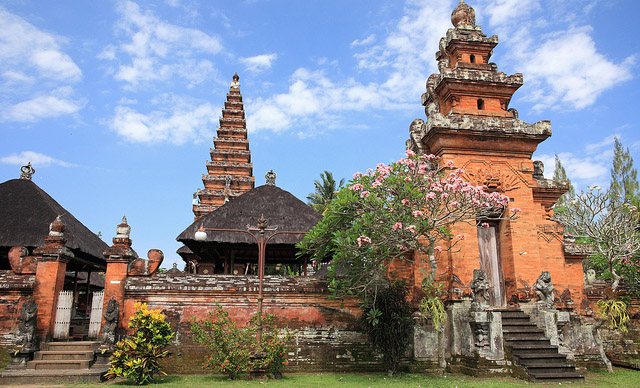 

Located in Kapal and dedicated to the ‘Divine
World Conqueror,’ Ratu Sakti Jayengrat, 