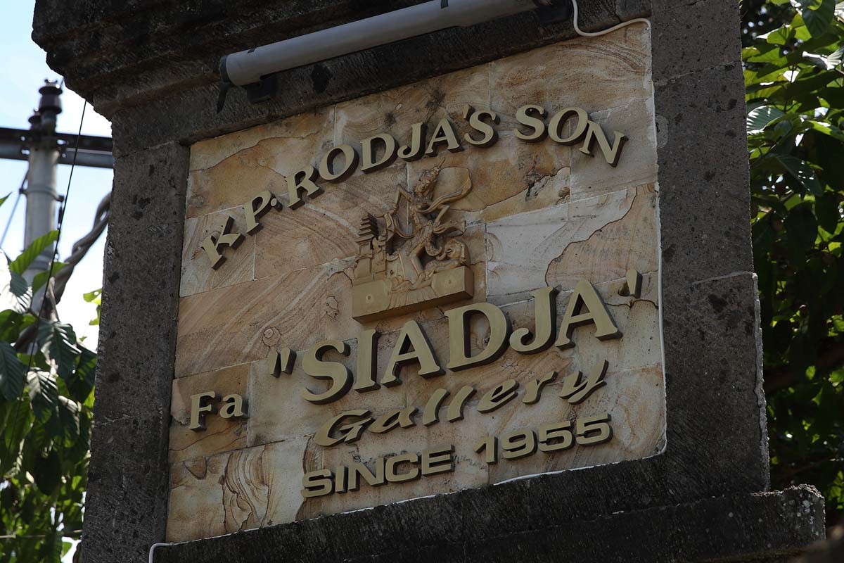 Siadja Gallery was originally founded in 1955 under the name Rodja
Gallery, a pioneer in 