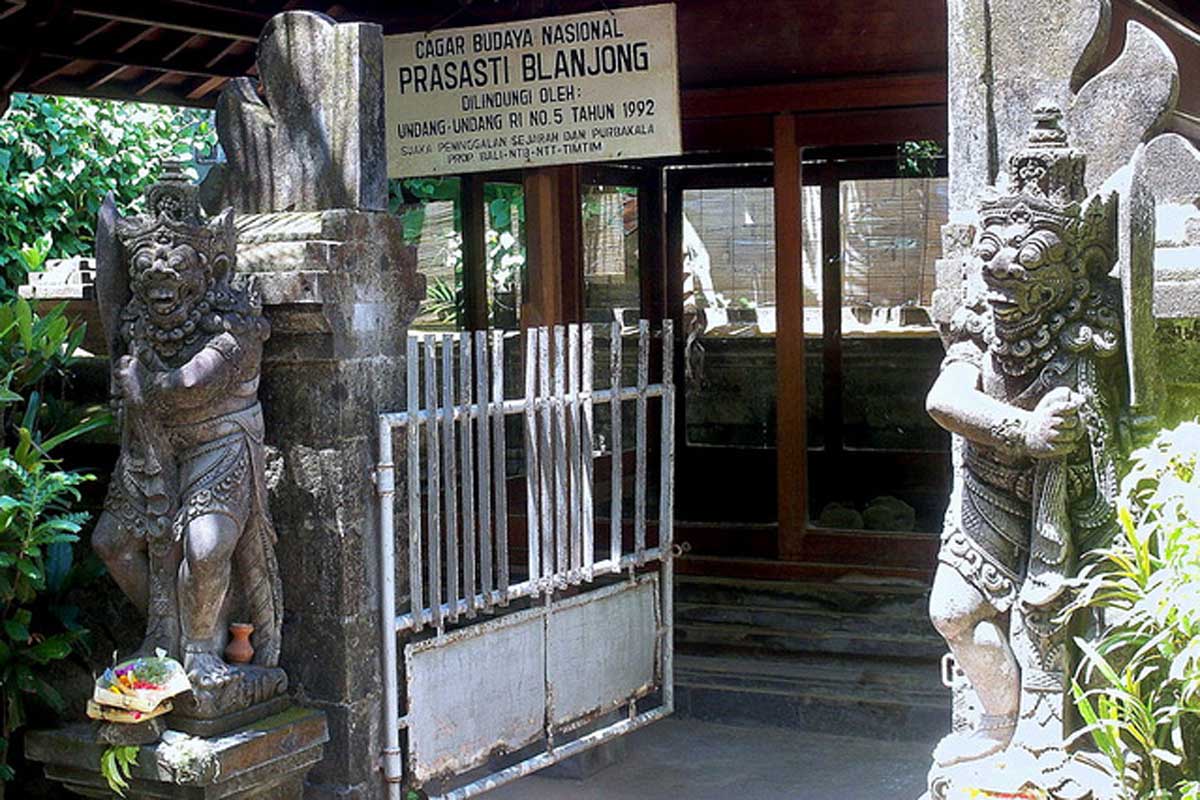 Pura Belanjong lies in southern Sanur and is a significant
archaeological site because of the famous