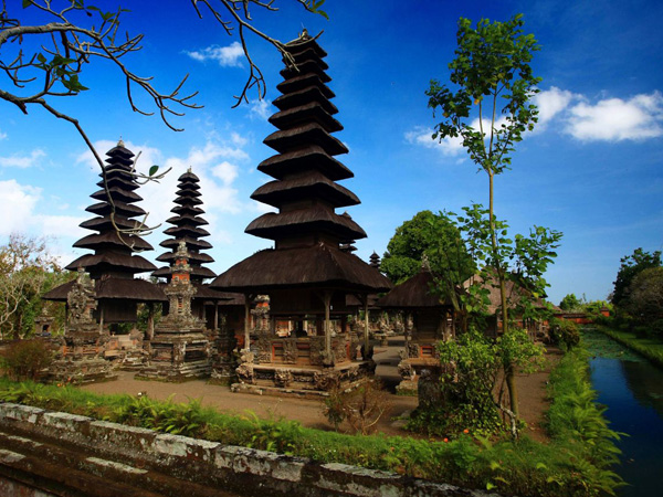 

The second largest state temple complex in
Bali, Pura Taman Ayun (Beautiful Garden Temple) is also